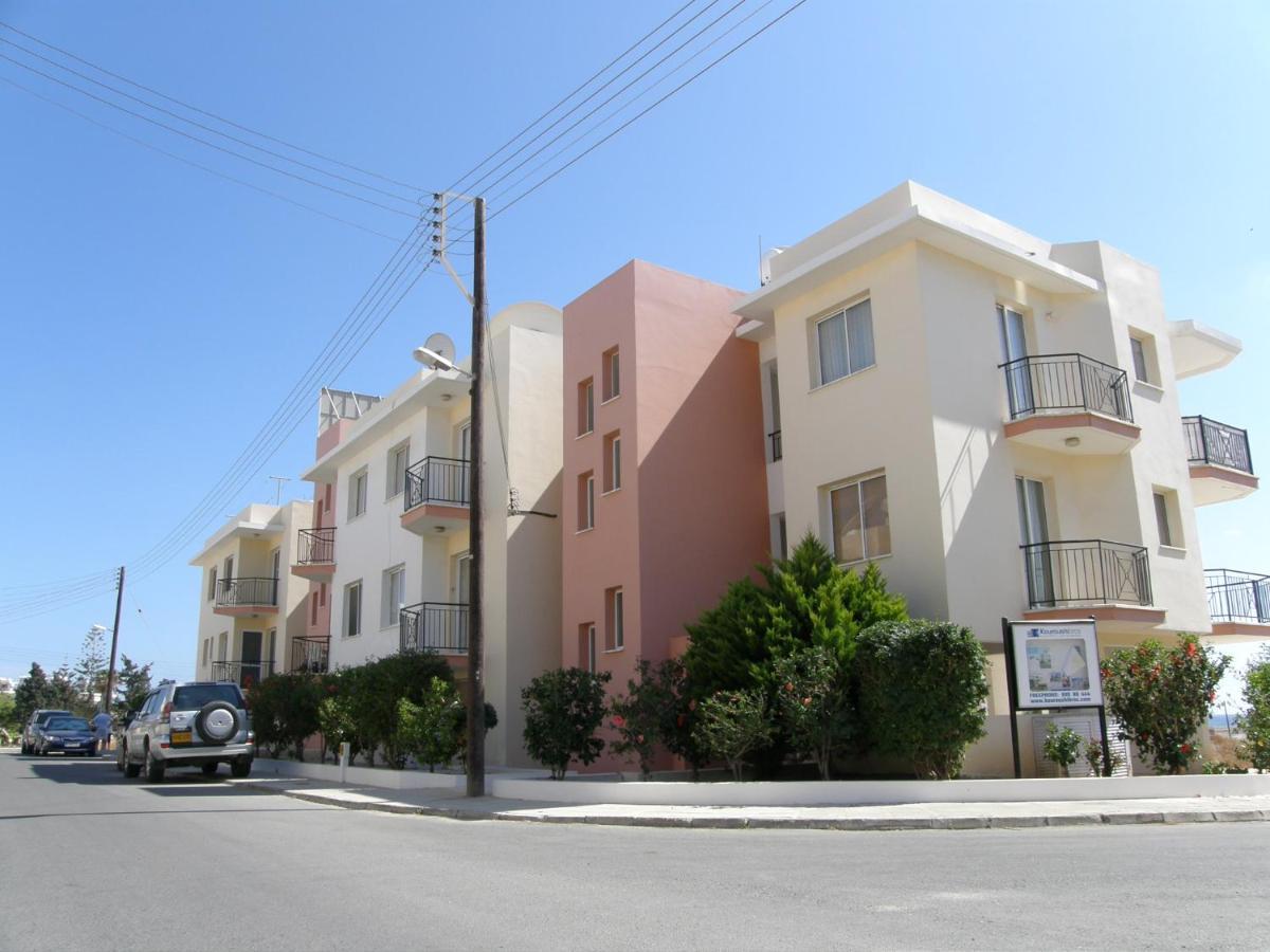 Athena And The Owl Beachside Apt Paphos Eksteriør billede